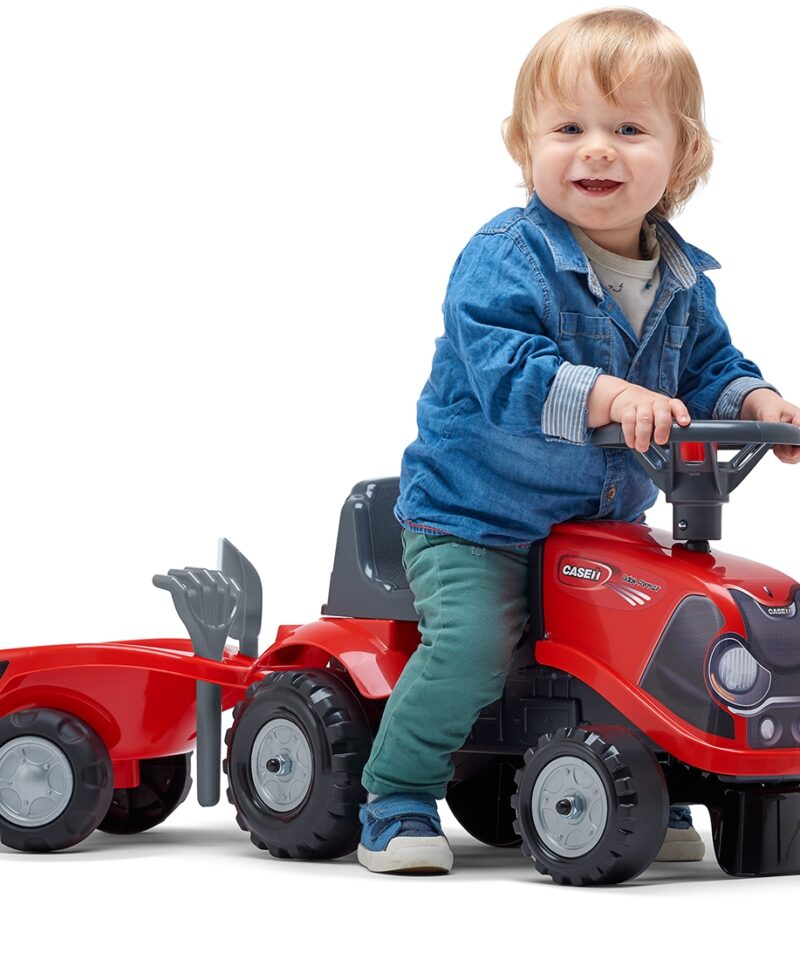 Laste traktor koos tööriistadega