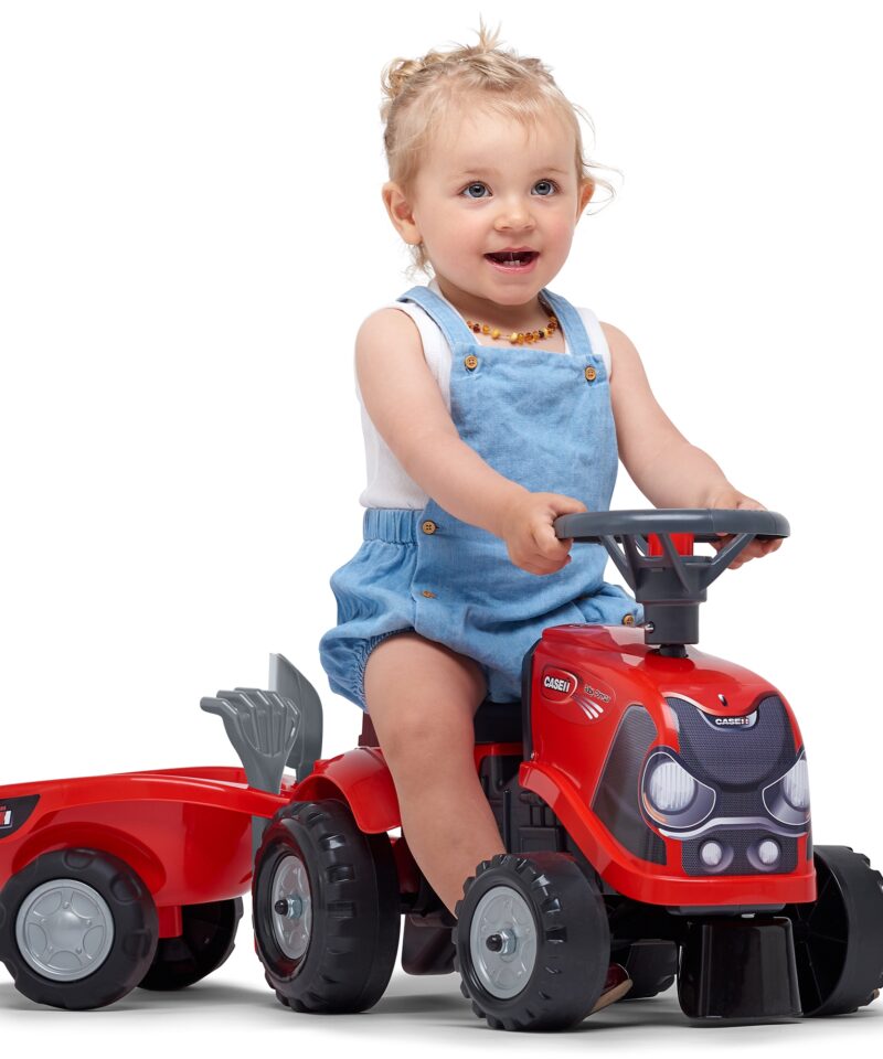 Laste traktor koos tööriistadega