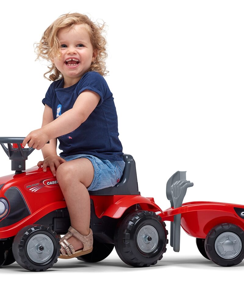 Laste traktor koos tööriistadega