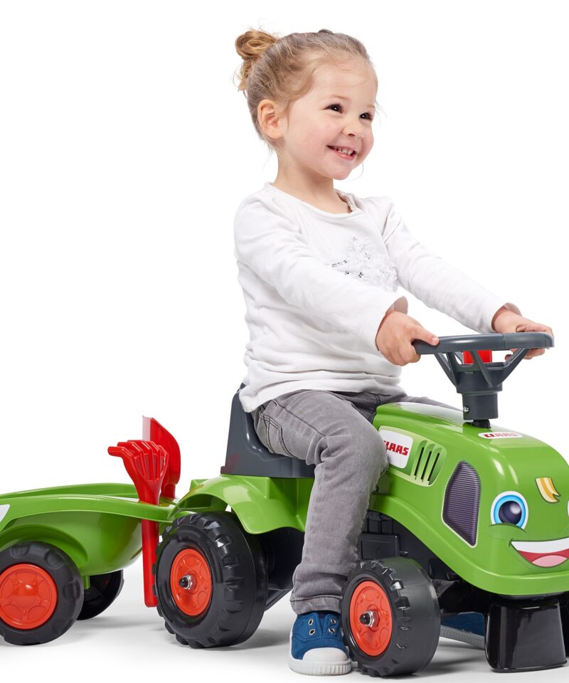 Arendav mänguasi väikesele traktoristile