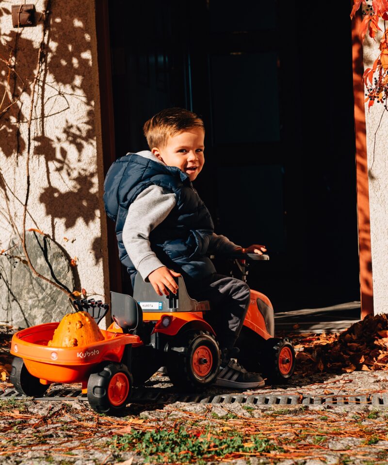 Laste traktor, mis arendab motoorseid oskusi