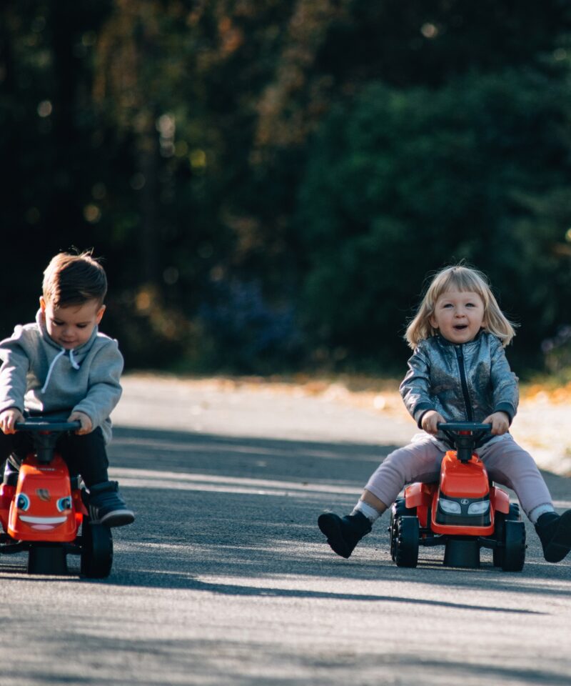 Prantsusmaal valmistatud laste traktor