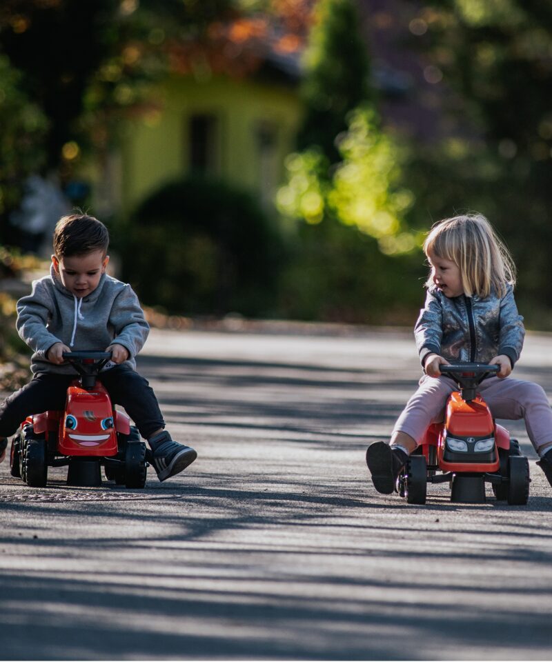 Laste traktor, mis sobib nii tuppa kui õue