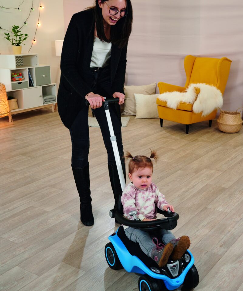 Laste sõiduvahendi käepide seljatoega