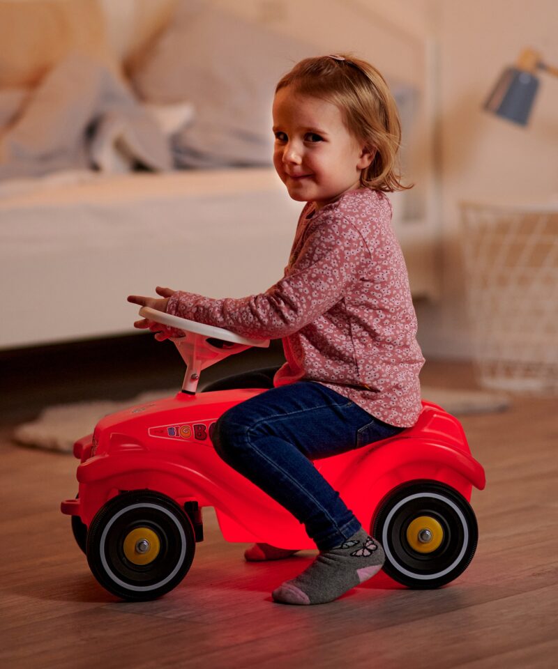 LED-valgustusega sõiduk väikestele avastajatele