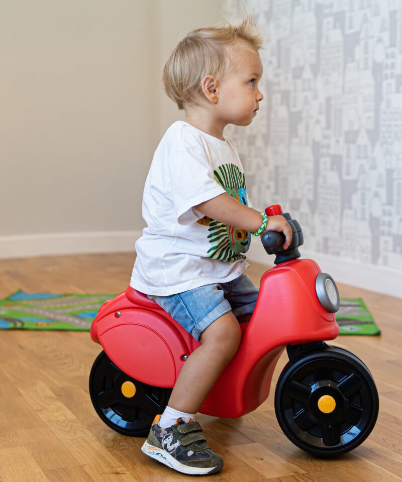 Lasteroller elastomeerkattega ratastega