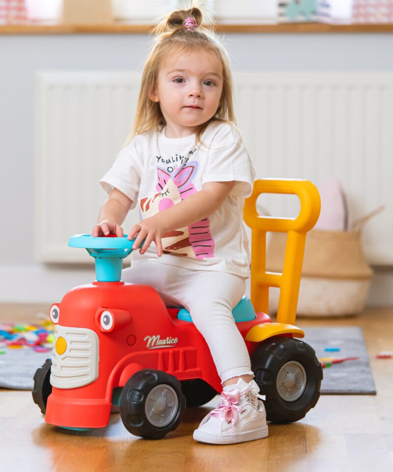 Lõbus traktor koos signaaliga