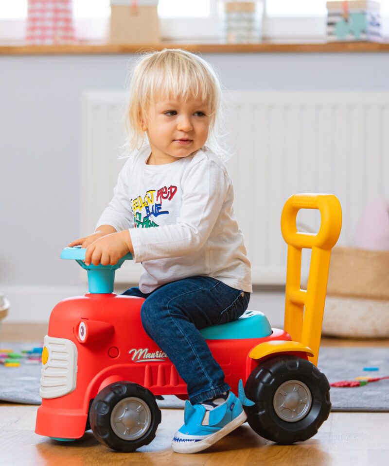 Lõbus traktor koos signaaliga