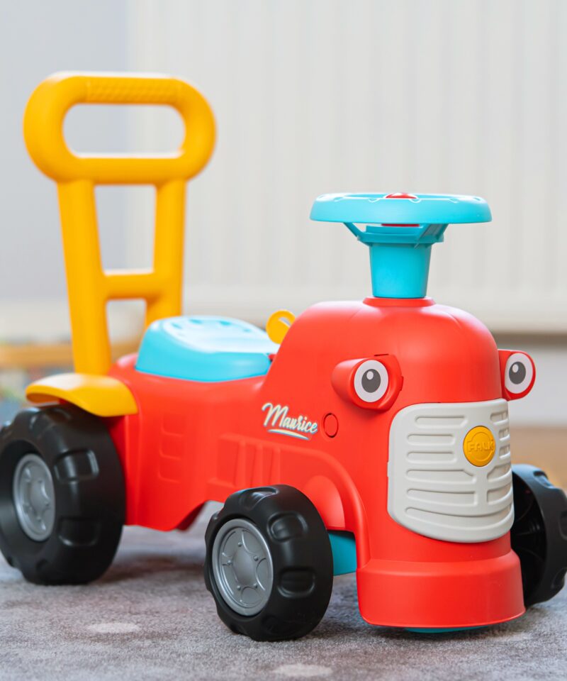 Lõbus traktor koos signaaliga