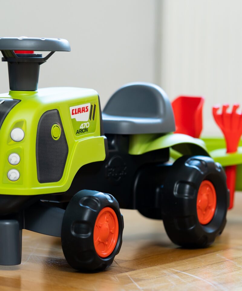 Laste traktor liivakomplektiga