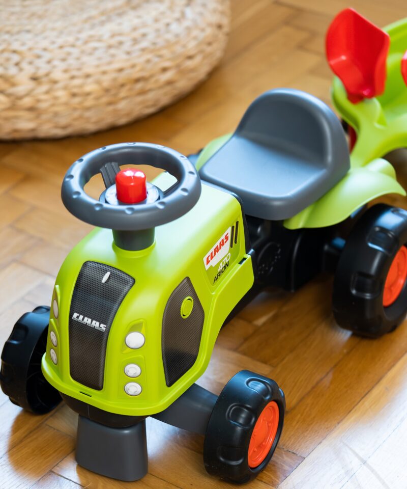 Traktor mängimiseks õues