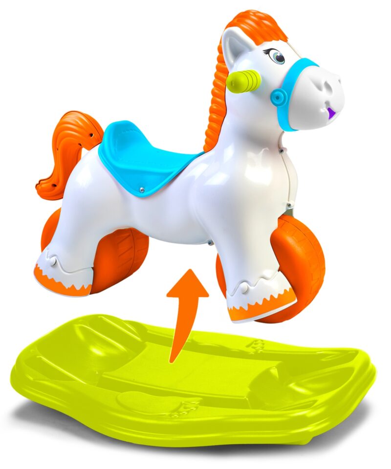 Kiikuv hobune lapse toas