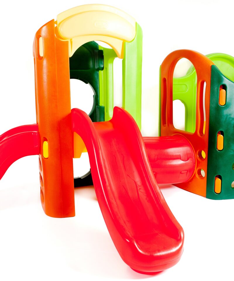 Köisvõrk ja liumägi mänguväljakul