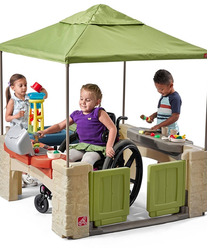 Laste mänguala grillköögiga