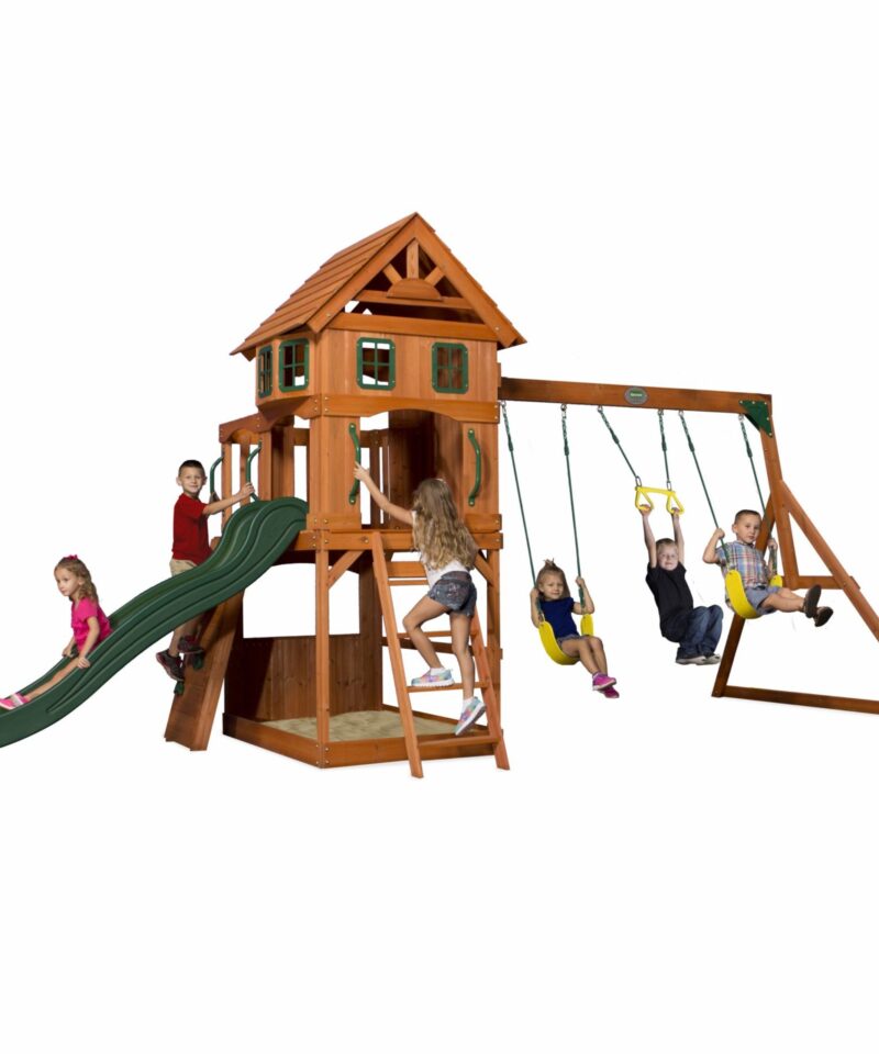 Mitmekülgne puidust mänguväljak aias