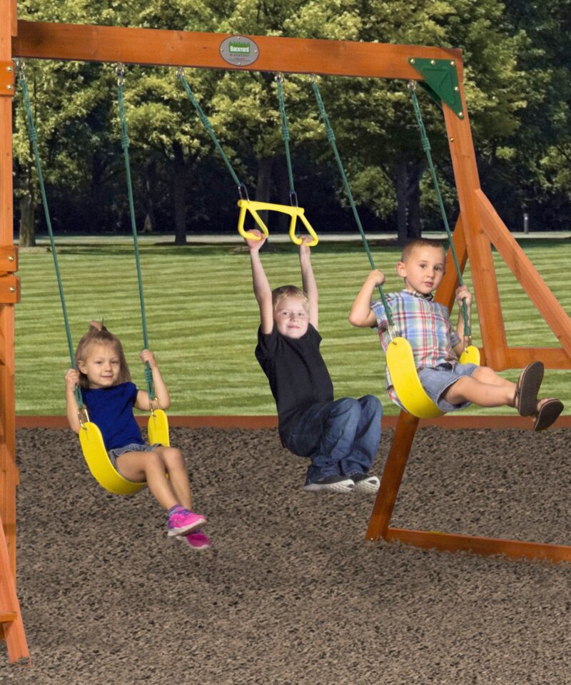 Liumägi ja kiiged mänguväljakul