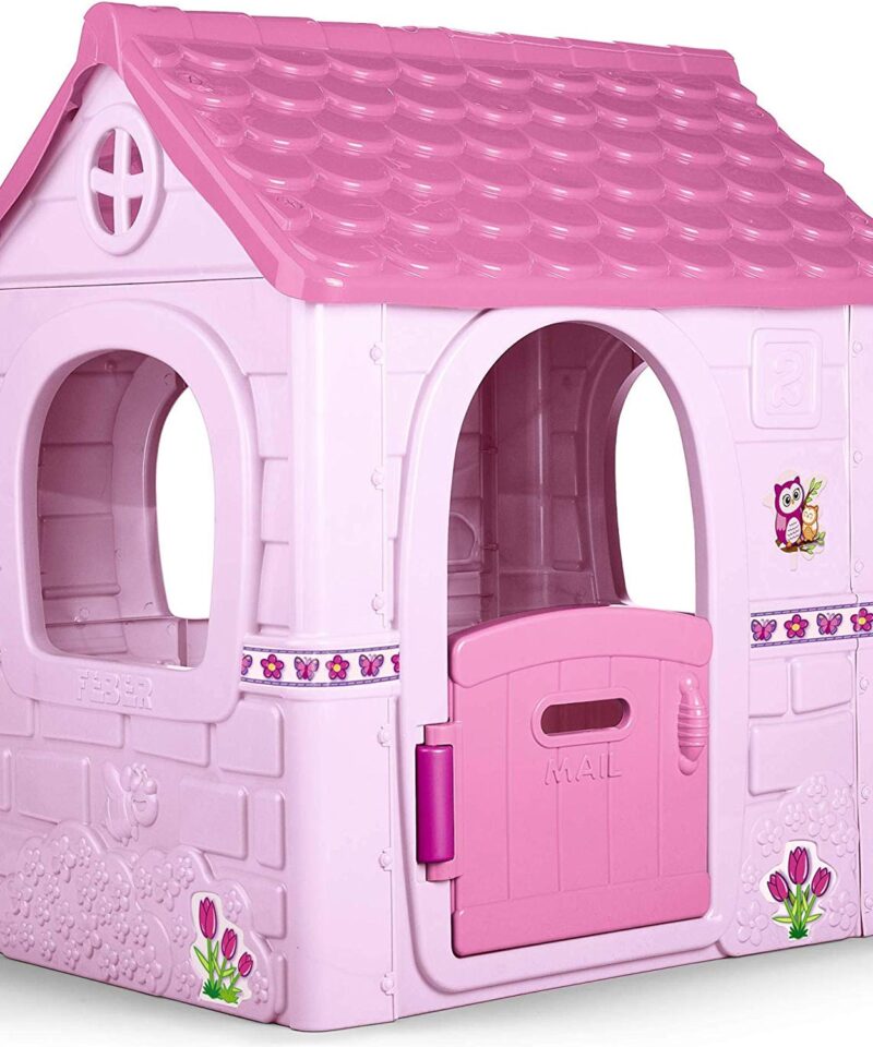 Roosa laste aiamaja aias