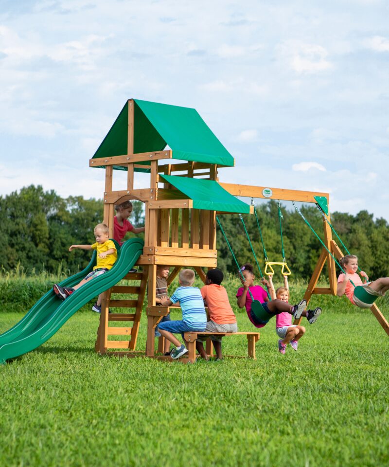 Mänguväljak koos ronimisseinaga