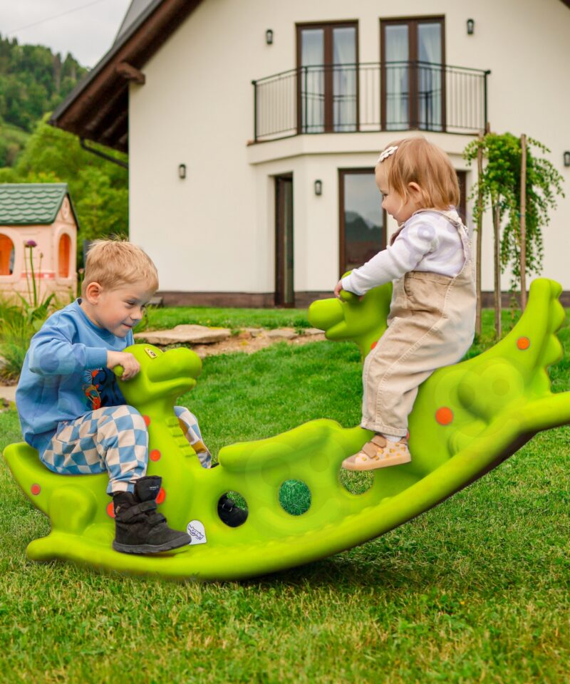 Kiikhobune kolmele lapsele