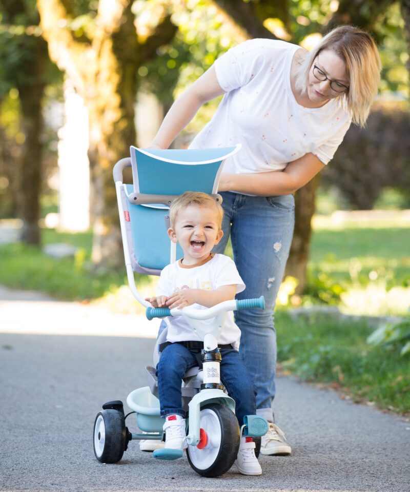 Päikesekaitsega varikatus ja signaalkell