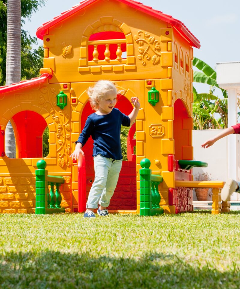 Mängumaja avatavate akendega