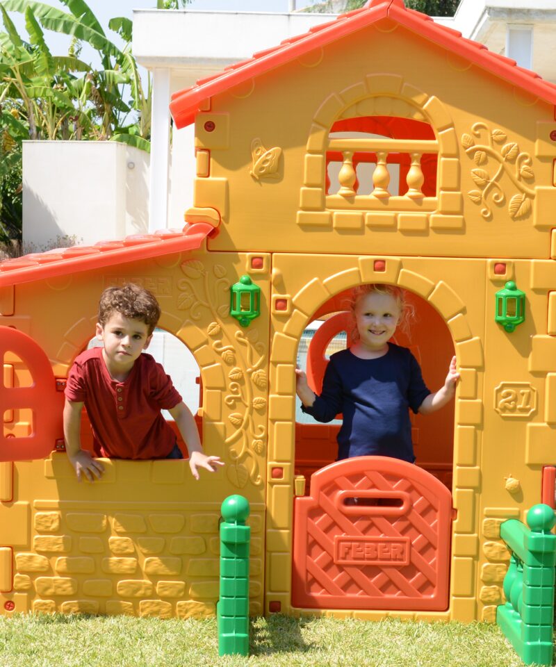 Avar mängumaja terrassile