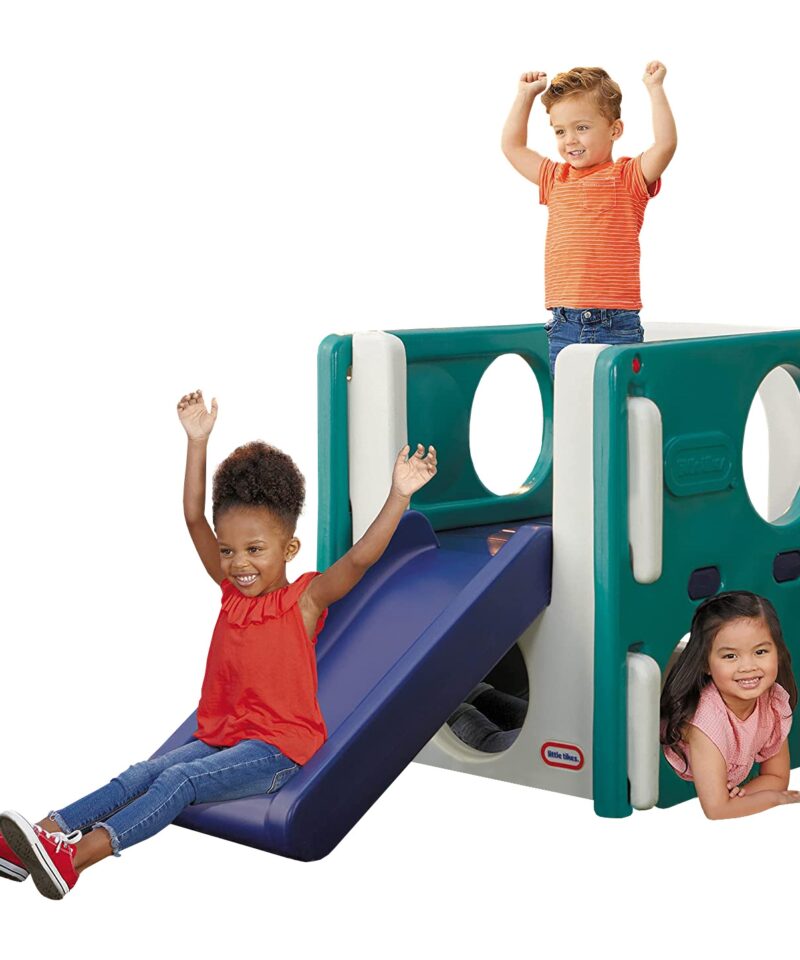 Mitmeotstarbeline mänguväljak lastele õues