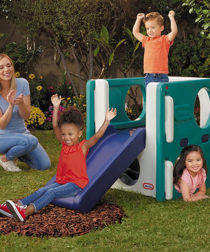 Laste mänguväljak sinistes ja rohelistes toonides