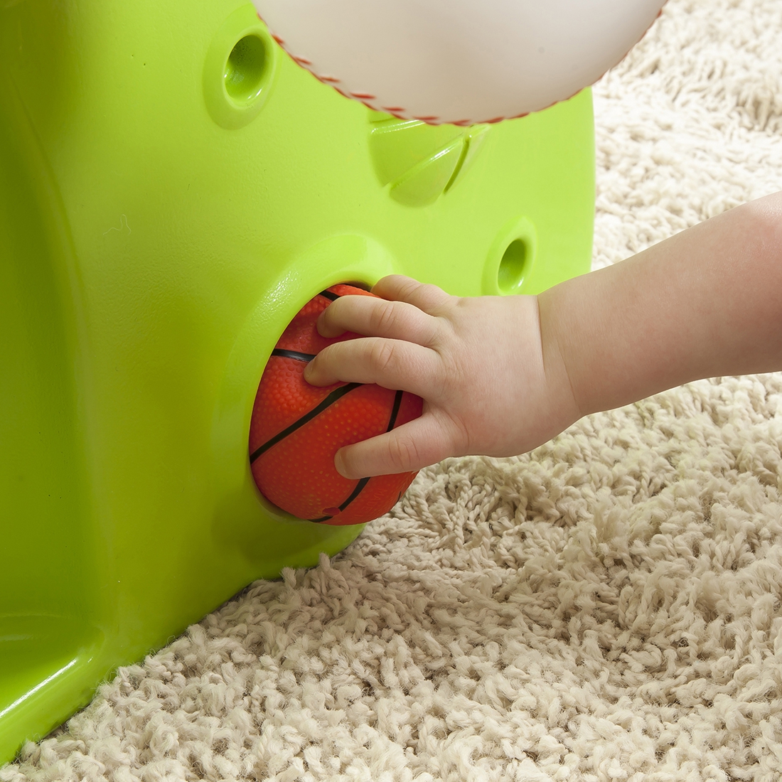 Laste mänguväljak ronimiseks ja libisemiseks