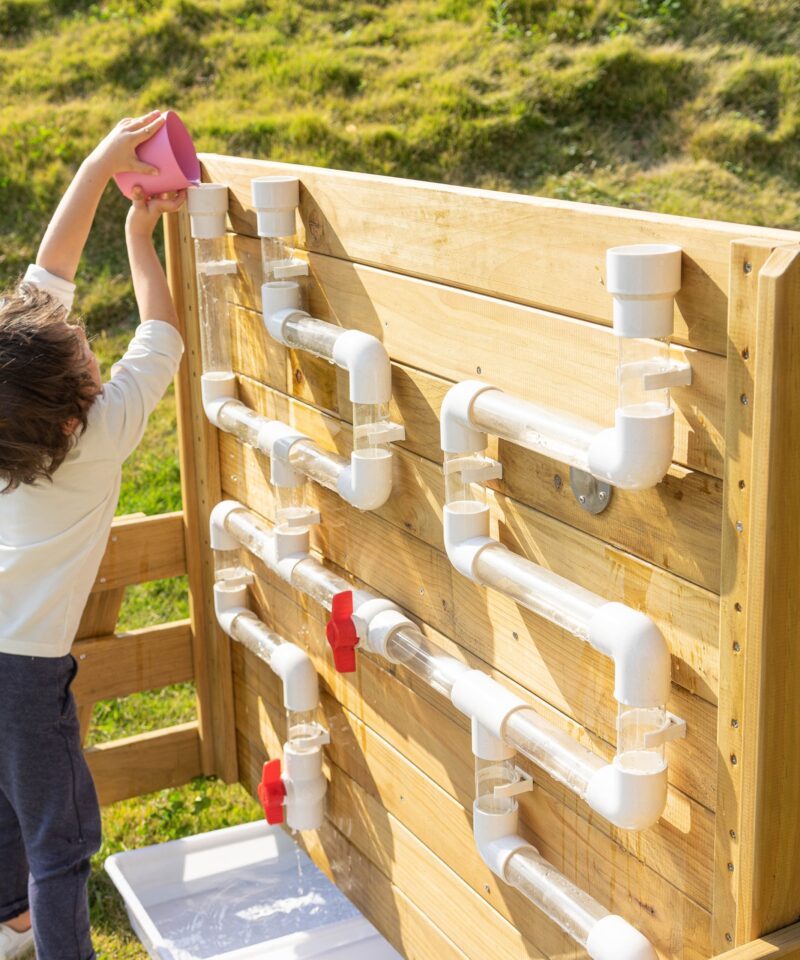 Kvaliteetne puidust veemängu sein