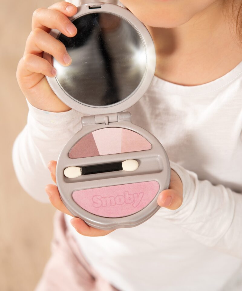 Peegel avanemisel valgustatud