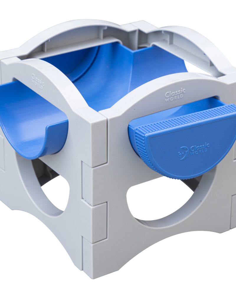 Lapsed mängimas veemängude komplektiga