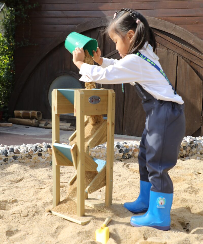 Arendav mänguasi liivakastile