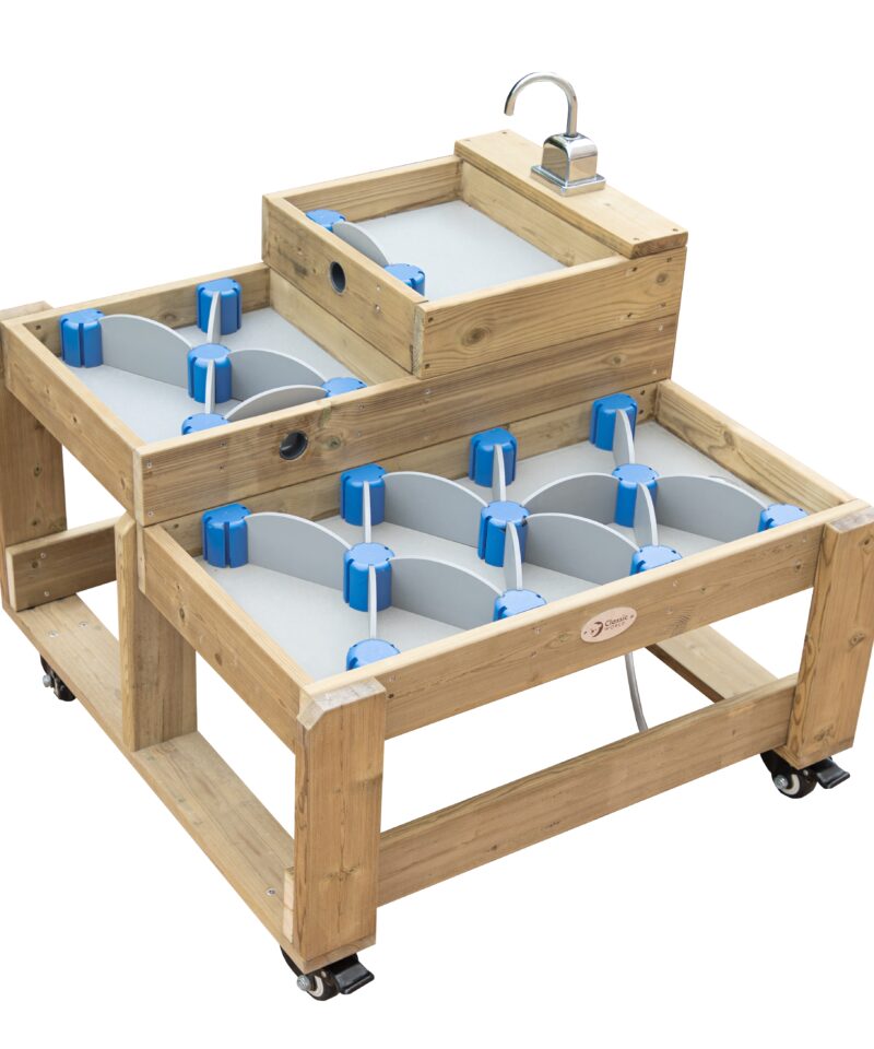 Laste veemängu laud koos veepumbaga