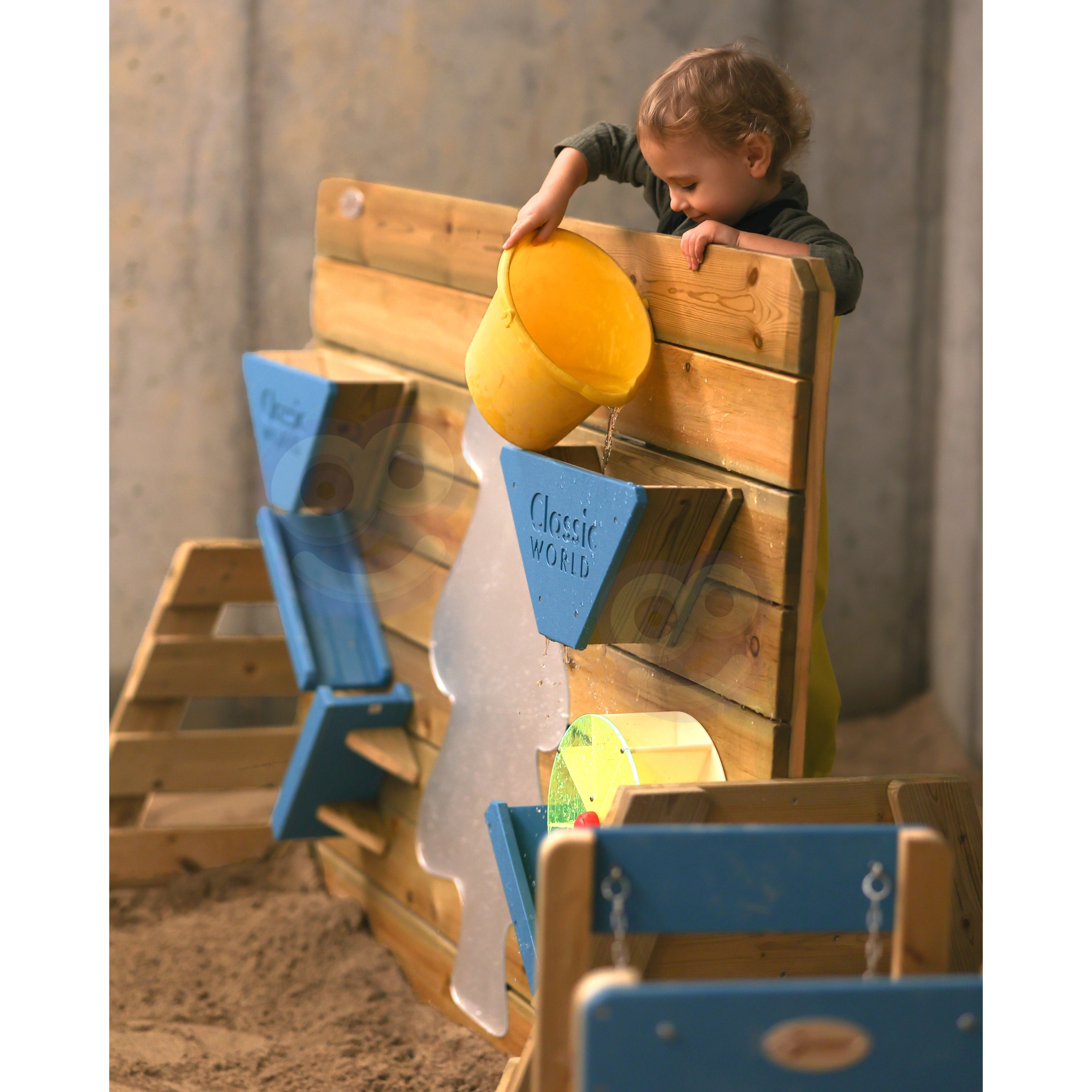 Puidust mängusein mänguväljakule