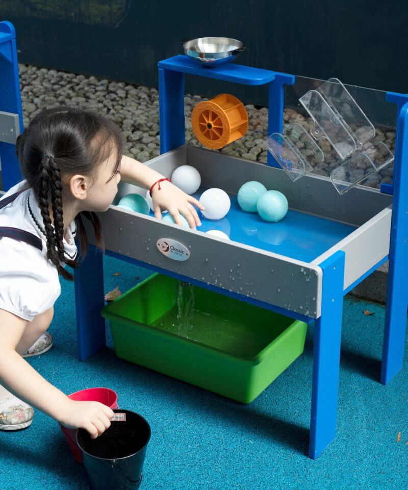 Veelaud koos lehtritega