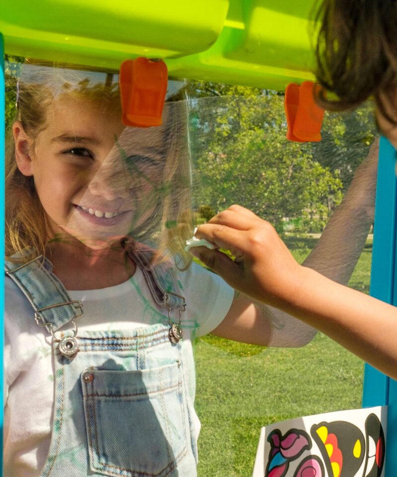 Värviliste markeritega joonistustahvel