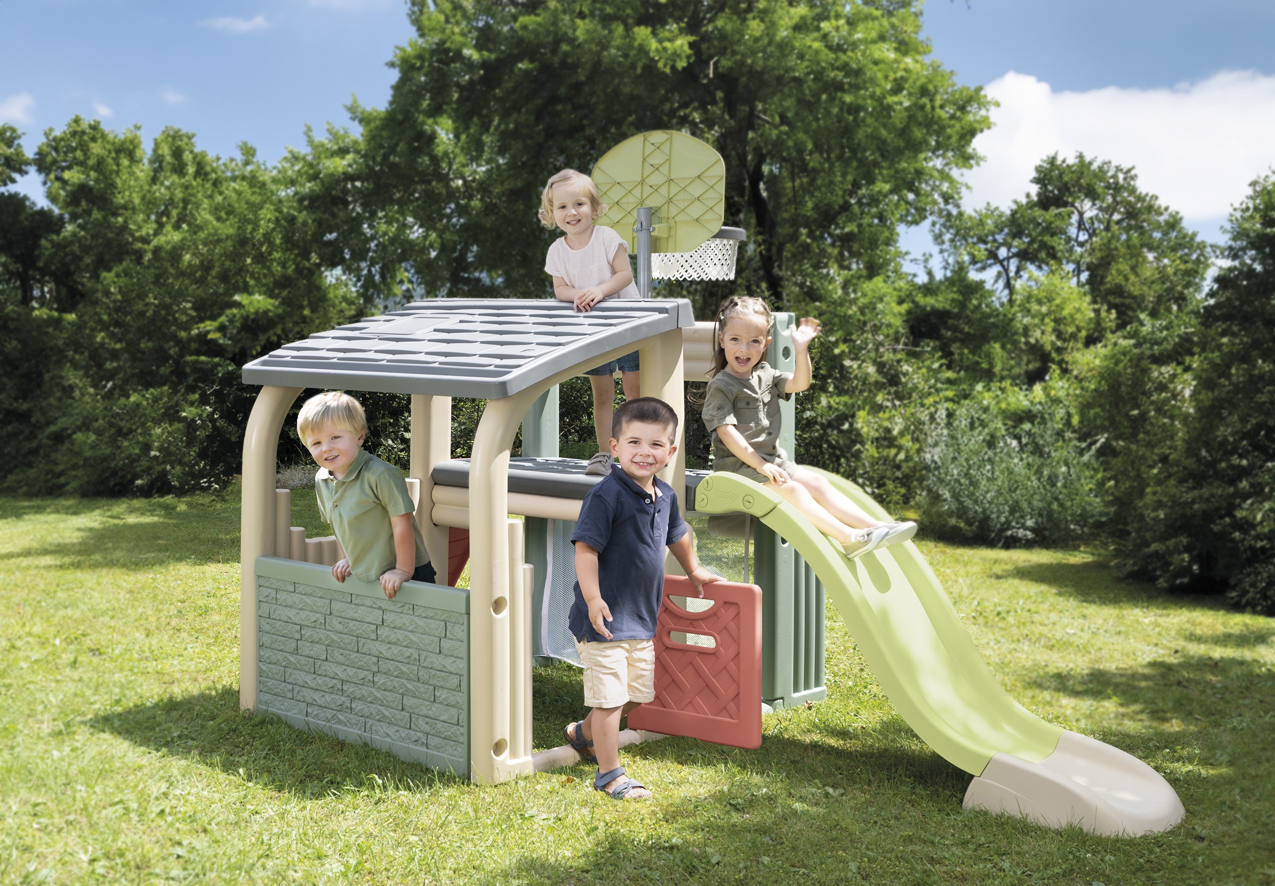 Mängukompleks korvpalli ja jalgpalliga