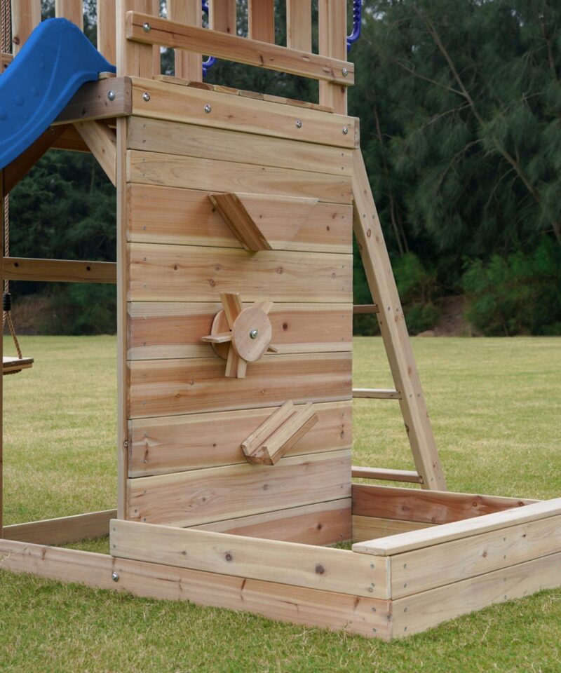 Lastele sobiv seiklusmänguväljak