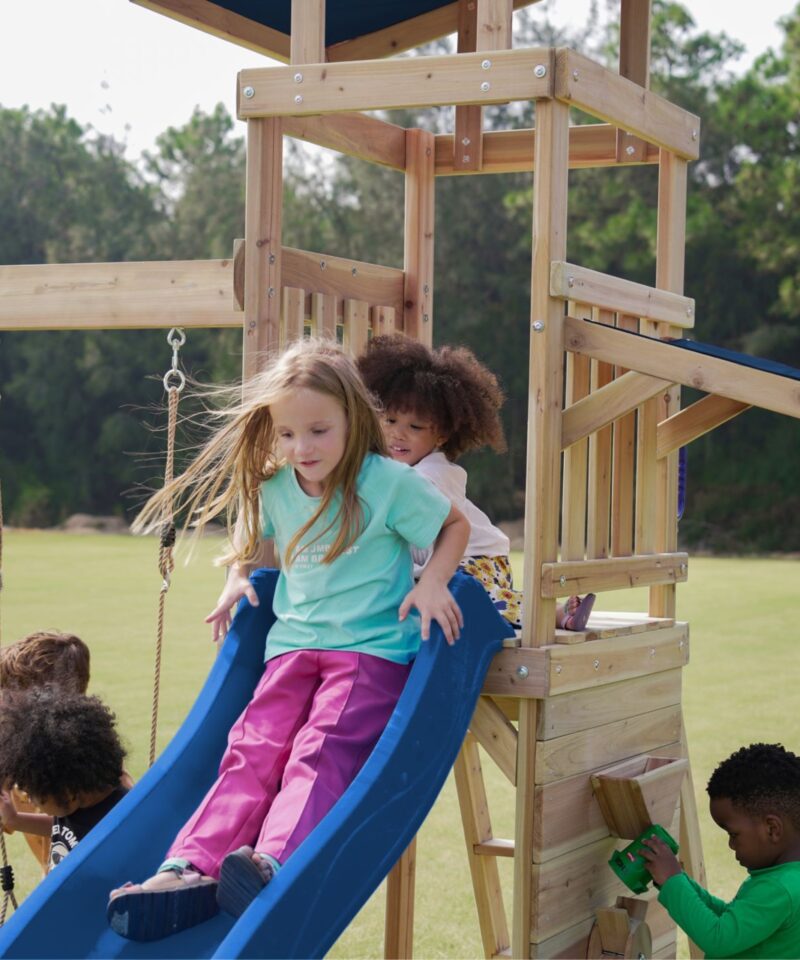 Lastele sobiv seiklusmänguväljak