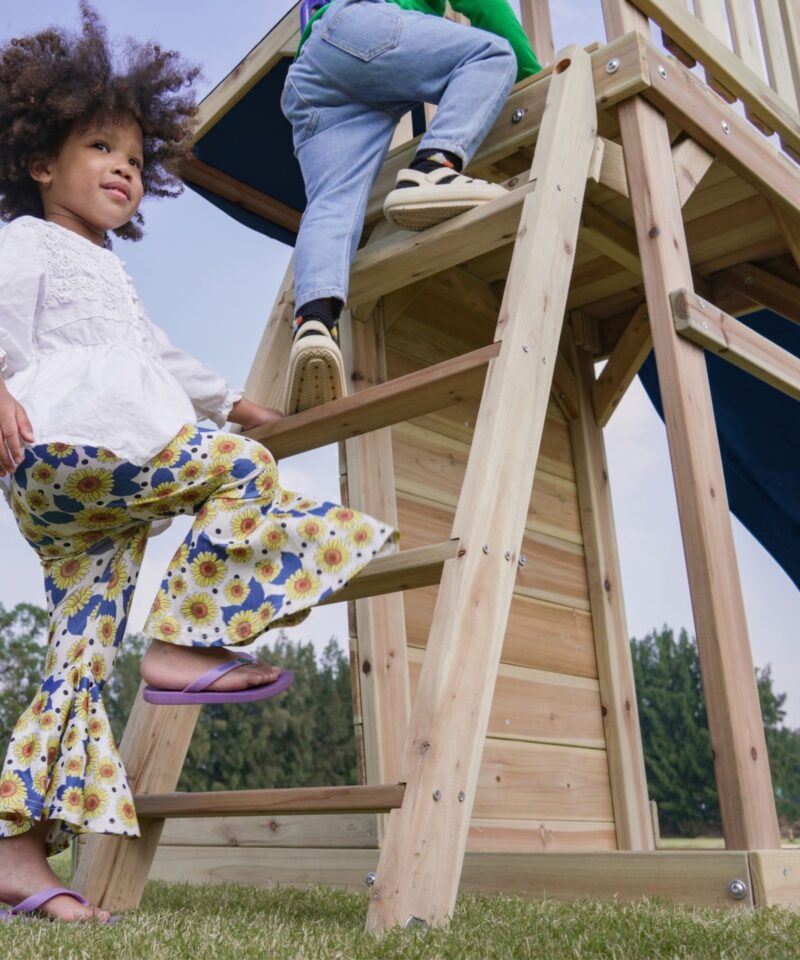 Lastele sobiv seiklusmänguväljak