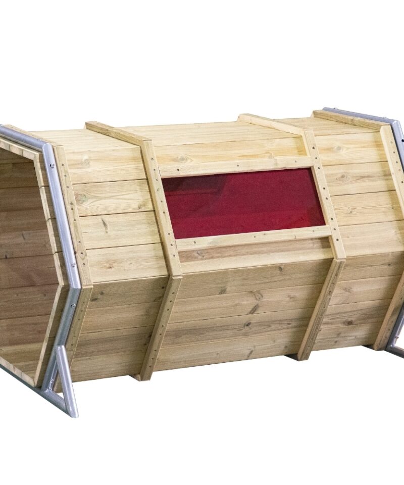 Puidust mänguala koos tunneliga