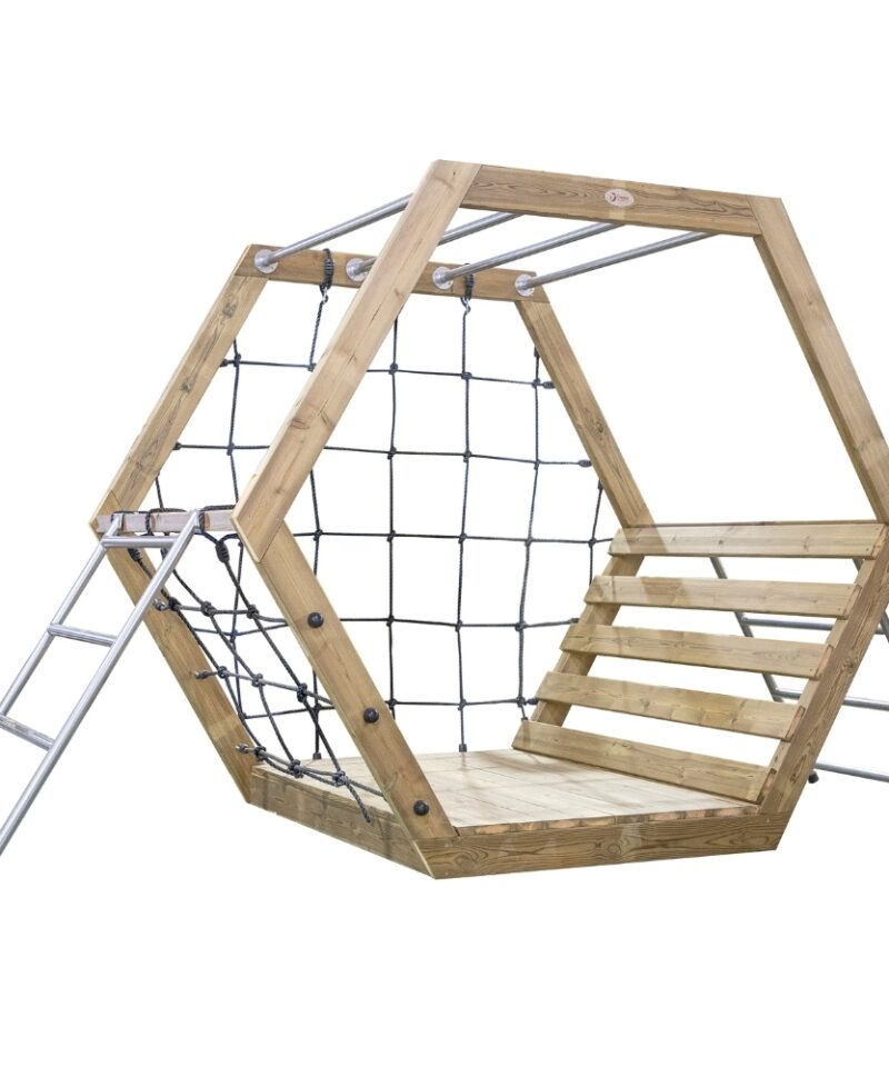 Heksagonaalne puidust mänguväljak aias