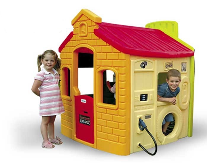 Mitmekülgne mängumaja lastele aias