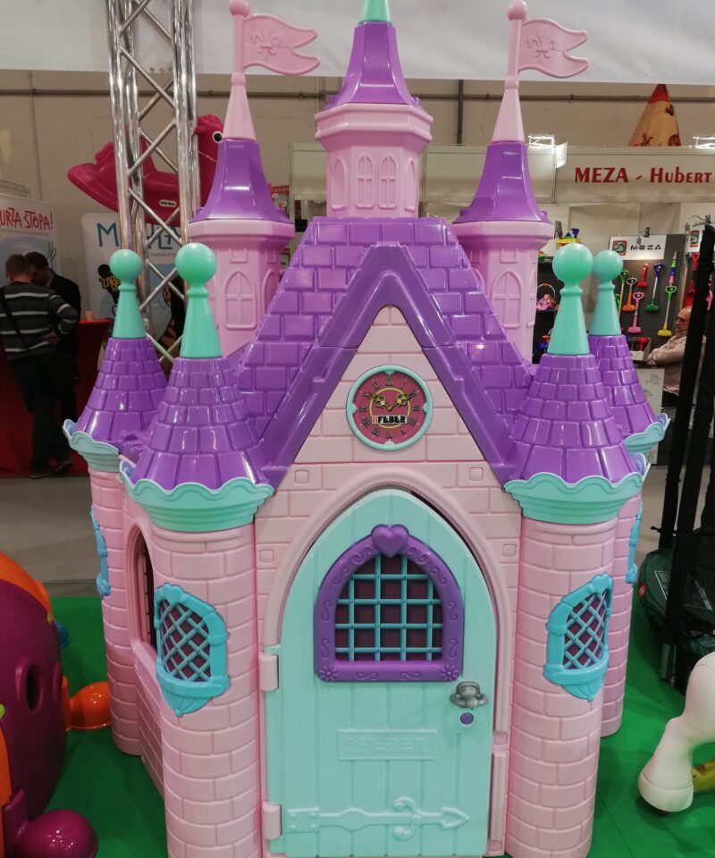 Lapsed mängivad mängupalees