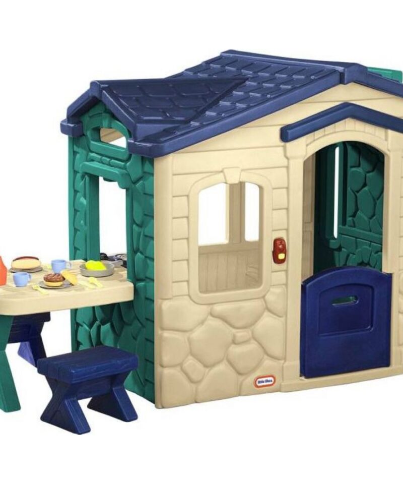 Laste aiamaja koos maagilise kellaga