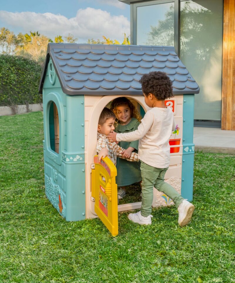 Mängumaja kirjakastiga