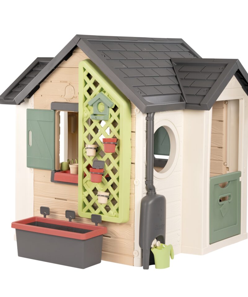 Väike Aedniku Mängumaja õues