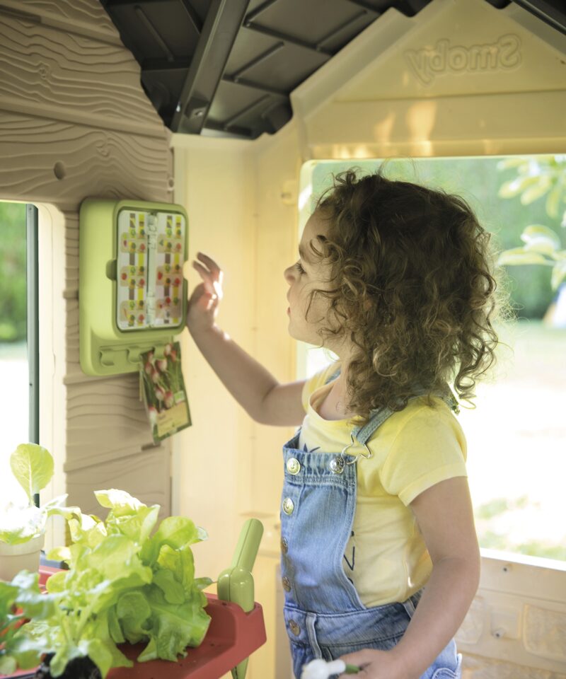 Mängumaja koos aiatarvikutega