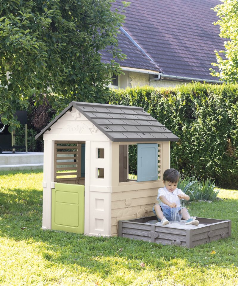 Liivakast ja aiapeenar ühes